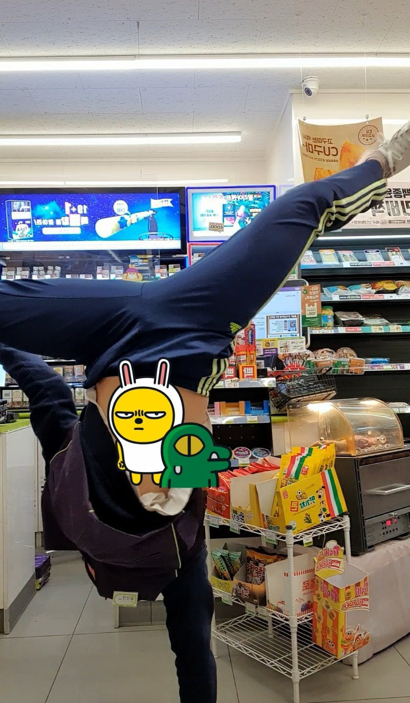 편의점 사장이 밤마다 cctv 보는 이유