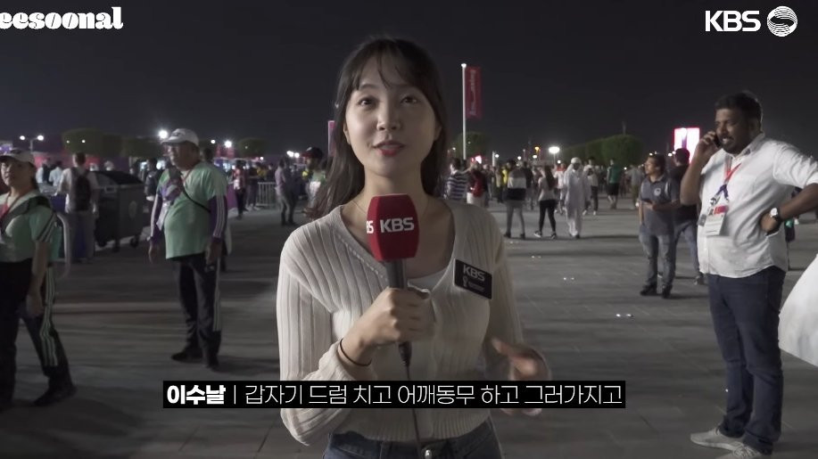 어깨동무+어깨빵 당한 여성 리포터 + 만감이 교차하는 후기.JPG