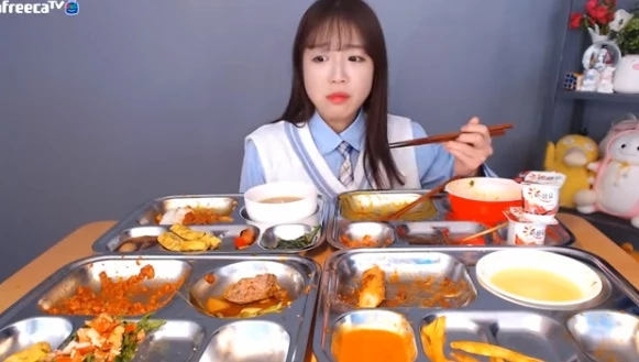 “못 먹겠어요 죄송합니다” 먹방 잘 하던 쯔양이 먹기 포기한 음식 (영상)