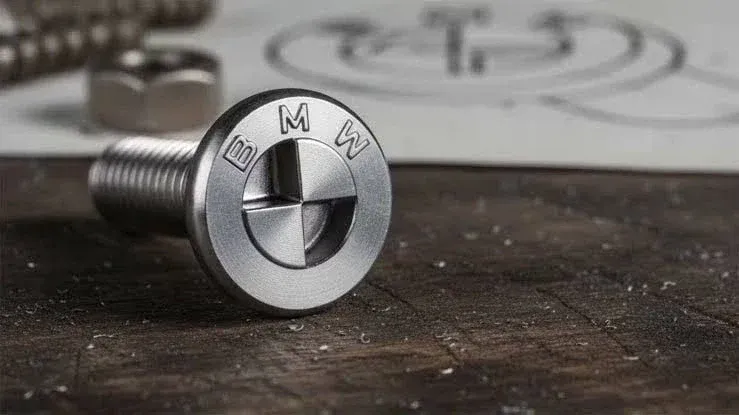 BMW 전용 나사 도입.. 사설 수리 막는다 